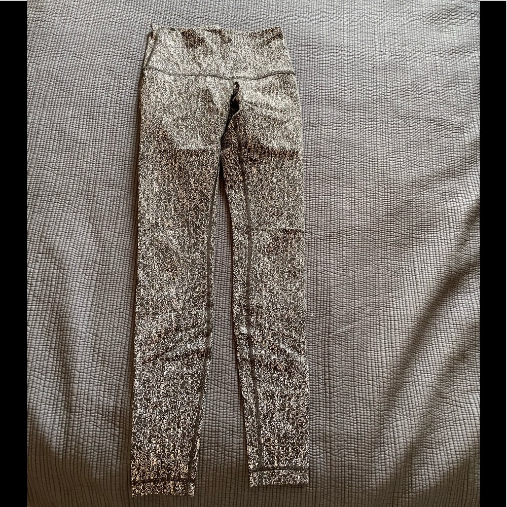 Lululemon Align Leggings in black and white print. Size 6